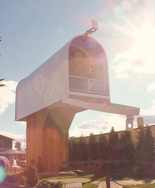 WORLD'S LARGEST MAILBOX WORLD'S LARGEST MAILBOX
